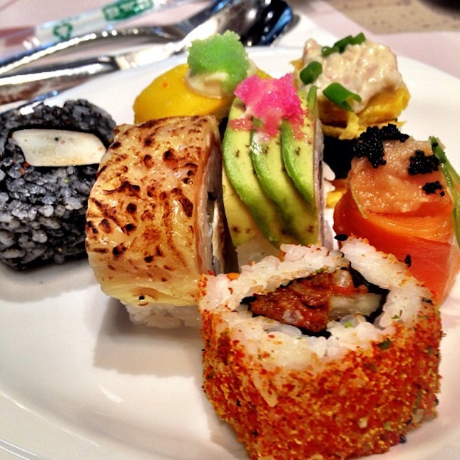 Sushi overload.🍣🇯🇵