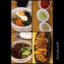 Lunch last friday with friends #after #interview #korean #food #bibimbap #beef #chicken #veggies #kimchi  @ggayosa @fyouseekaye
