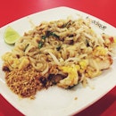 Finally get to try the phad thai in school!