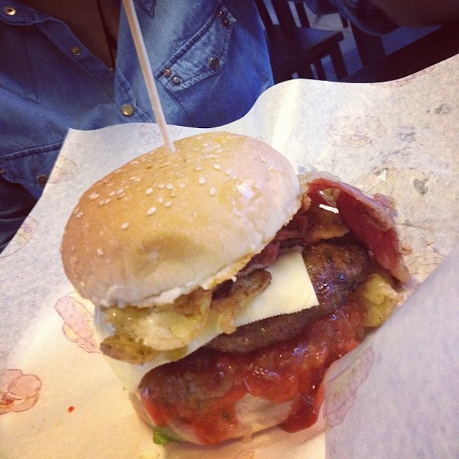 #kawkawburger #burger #fastfood #dinner #petalingjaya #pj