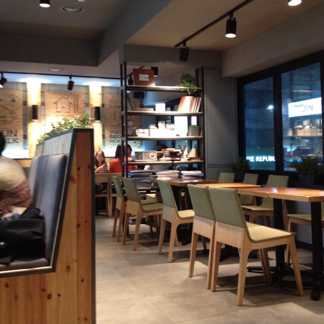 Homestead Cafe In Trendy Rodeo St, Apgujeong