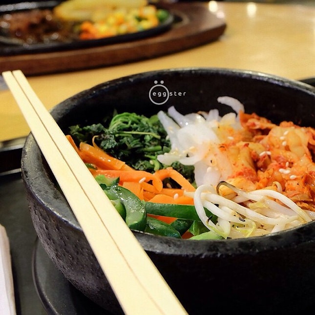 Kimchi Bibimbap ~ The Korean fever continues 😋 #food #foodporn #foodies #foodpics #dinner #instafood #xa2 #meal #korea #korean #vegetable #vegetarian #dish #burpple #traditional #favorite #kimchi