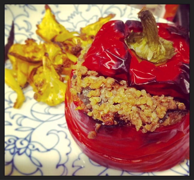 Moroccan Spiced Beef Quinoa Stuffed Pepper With Roasted Cauliflower 