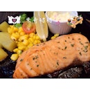 #igsg #igdaily #instasg #instapic #igfoodies #instadaily #instagramsg #instafoodies #instagrammer #instagrapher #instaseafood #ilovesharingfood #gf_singapore #foodartstylesgf #foreverhungry #hungrygowhere #8dayseatout #lifeisdeliciousinsingapore #burpple #salmon #sgfood #grill cold day with hot grill salmon 🍴