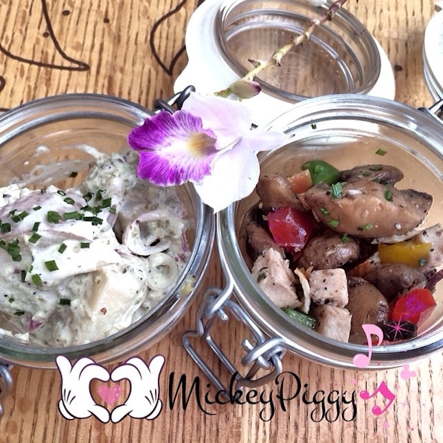 #igsg #igdaily #instasg #instapic #igfoodies #ieatbrunch #instadaily #instagramsg #instafoodies #instagrammer #instagrapher #ilovesharingfood #lifeisdeliciousinsingapore #foodporn #foodartstylesgf #gf_singapore #burpple #8dayseatout #sgfoodies potato salad and mushroom salad 🍄🌱