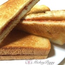 #igsg #igdaily #instasg #instagramsg #instafoodies #instagrammer #instagrapher #ilovesharingfood #lifeisdeliciousinsingapore #supper #gf_singapore #foodporn #fotosforfood #foodartstylesgf bread with grape peanut butter jam 👍