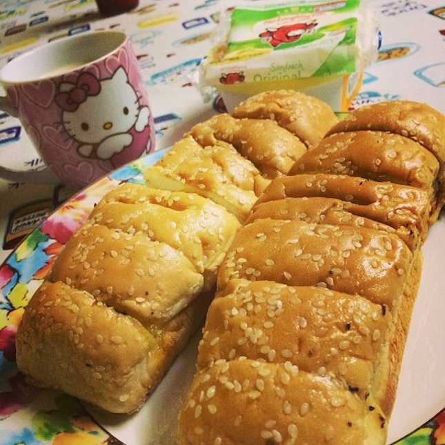 #breakfast #garlicBread #laughingCow #cheese #coffee gud morning all..😉