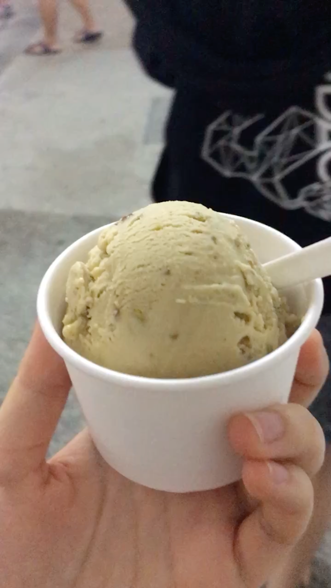 Pistachio ice cream 