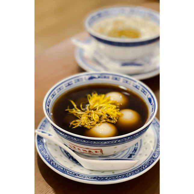 Sweet Glutinous Mixed Rice Balls with Chrysanthemum