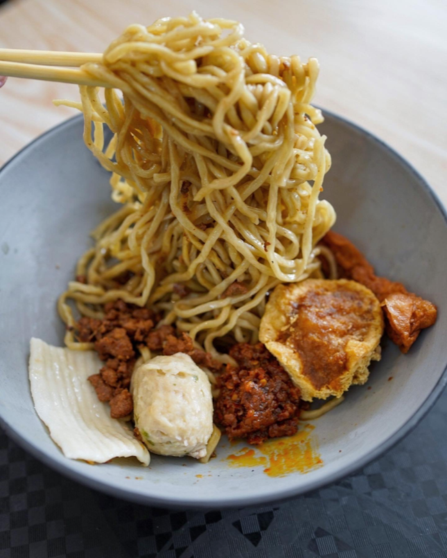 Ystd lunch was Signature Hakka Noodle with wing set from @hakkapang, located at @thesprouthub.