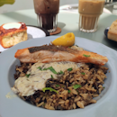 Wild rice pilaf with mushroom & grilled salmon 