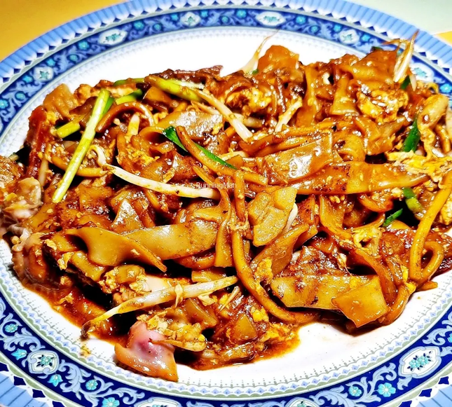 Char Kway Teow (SGD $5) @ Hill Street Fried Kway Teow (Chinatown).