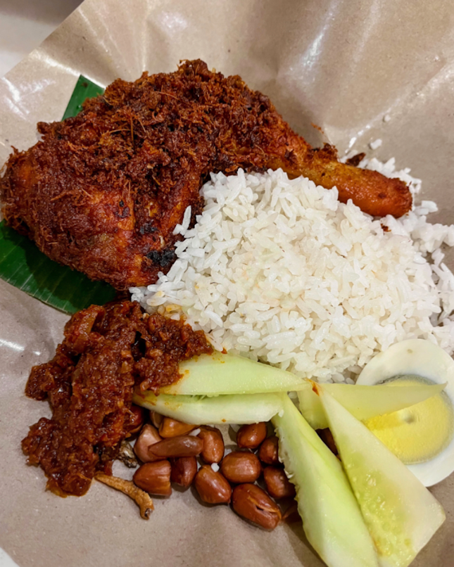 I finally understand why Village Park Restaurant is widely considered as one of the best nasi lemak in Kuala Lumpur. 
