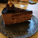 Hazelnut chocolate cake 