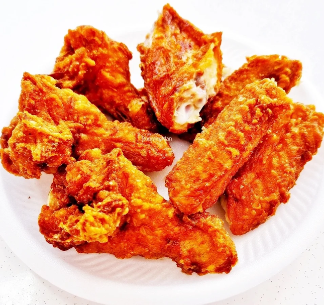 Chicken Wings (SGD $1.40 per piece) @ Eng Kee Chicken Wings.