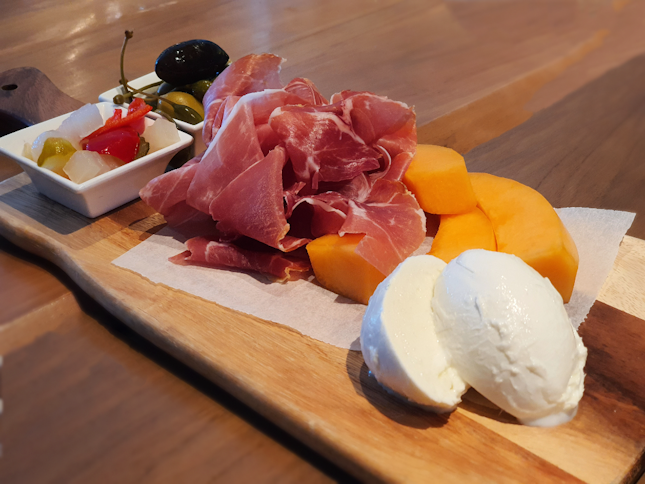 Traditional Parma ham & mozarella cheese board
