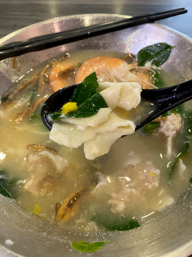 Mee Hoon Kueh Soup with Prawns ($4.50) + Egg ($0.50)