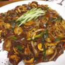 The BEST haemul jaengban-jjajang in town and you read it here first! 