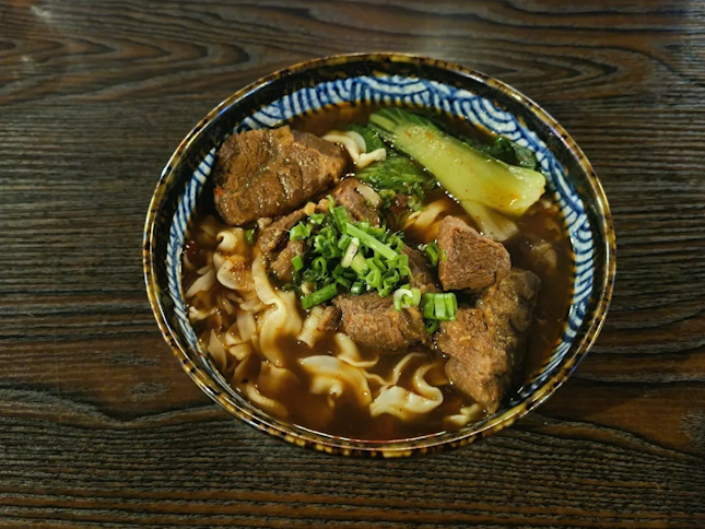 TAIWANESE BRAISED BEEF NOODLE SOUP (台中东海牛肉面)