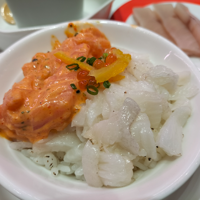 Spicy salmon engawa mini don
