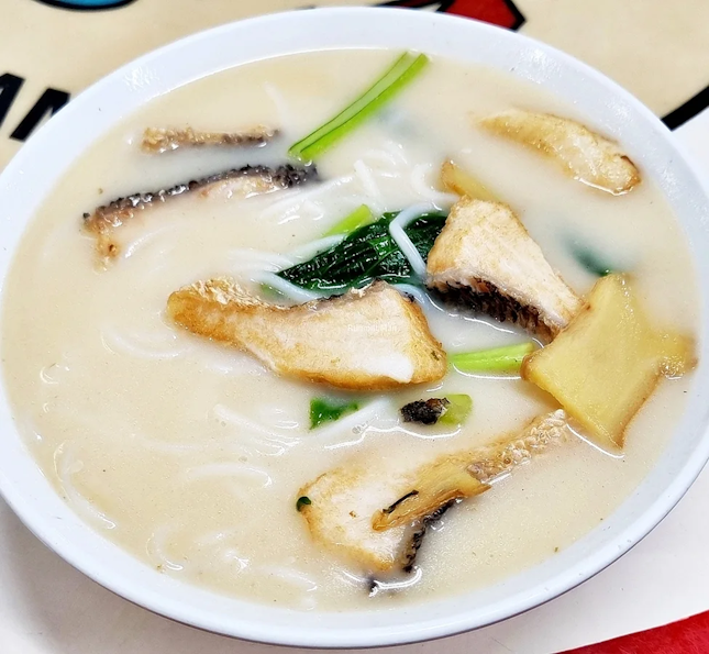 Fish Soup XO Noodles (SGD $8) @ Hong Kong Street Long Ji / Hong Kong Street Long Kee.