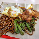 Fried Noodle with Long Bean, Chicken Wing and Egg