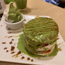 Maccha strawberry-filled dorayaki w/ ice cream 