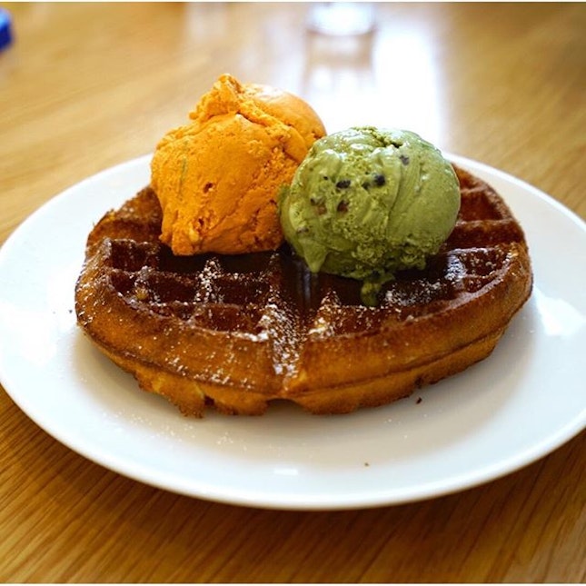 Waffles with Thai Ice Tea and Matcha Ice cream at @fivebyfive.sg after a hearty lunch at New Ubin Seafood.