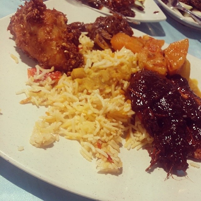The #yummy food #nasiminyak #blackpepperprawn #ayamgoreng #foodporn #foodstagram #whatoeattoday #nomnom #malaywedding