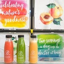 Getting our @twoservingssg of fruits a day with their refreshing concoction of fruits and vegetables!