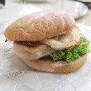 LANDGOCKEL - chicken breast with mushrooms & sunny-side up egg.