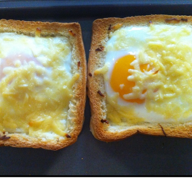 Egg in toast