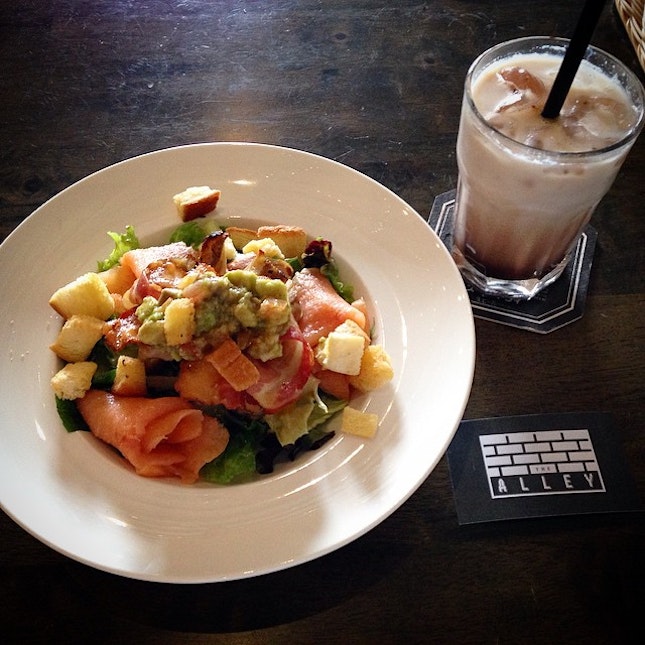 My macho salad ($15++) with no greens in sight 😏 and an iced mocha on this hot afternoon.