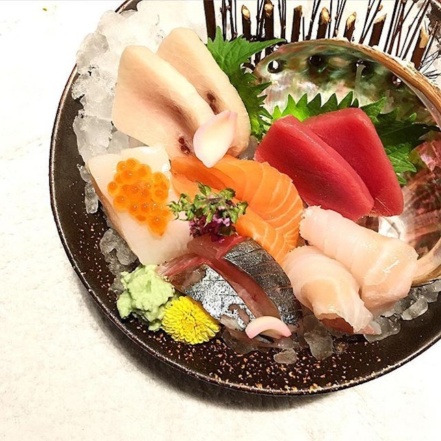Delightful and fresh sashimi set consists of a platter of sashimi, Jap rice cooked to perfection, tofu, chawamushi, pickles, some starters, coffee mango brûlée and matcha white Choc dessert.