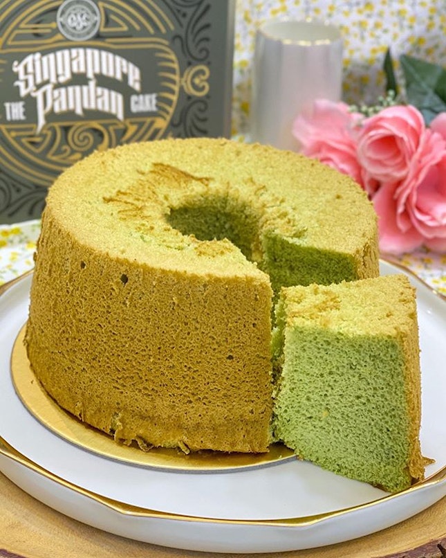 🎂Singapore Pandan Chiffon Cake- Super pillowy soft, moist and the fragrance of the Pandan and coconut definitely shines in this cake.