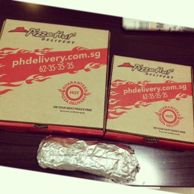 #pizzahut#food#foodporn#foodaddict#singapore#lineplay#indonesia#girl#TagsForLikes#TFLers#delivery#dinner#fat#chicken#wing#fly#food#eat