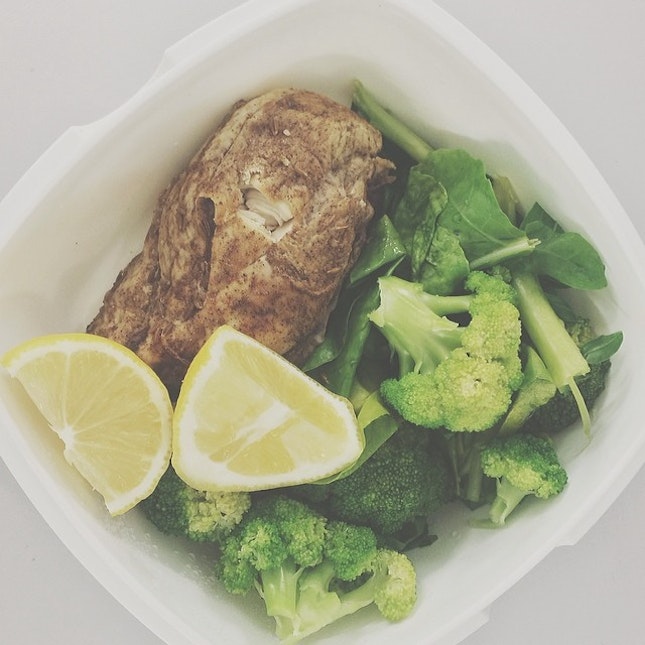 Yellow-green Tuesday :) #vsocam #healthy #eatclean #table #packedlunch #food #noms #fitness