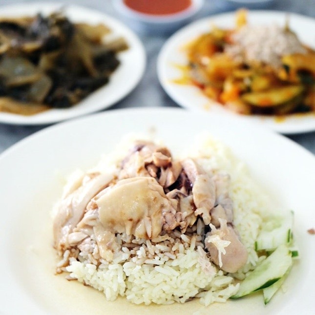 And also, we had a plate of chicken rice at Pak Kong Nasi Ayam.