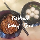 [YONG PENG, MY] Carrying on the tradition of making the first stop of our msia road trips at Yong Peng for fishball noodles 😋 The taste might have become lacklustre but the memories remain amazing 💕 My fav is still kway teow dry!