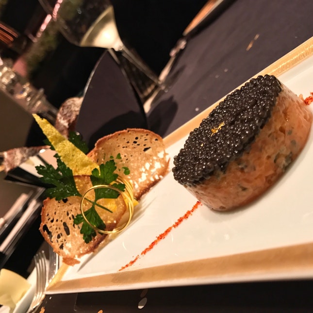 Wild salmon tartar with Imperial caviar and saffron crisps