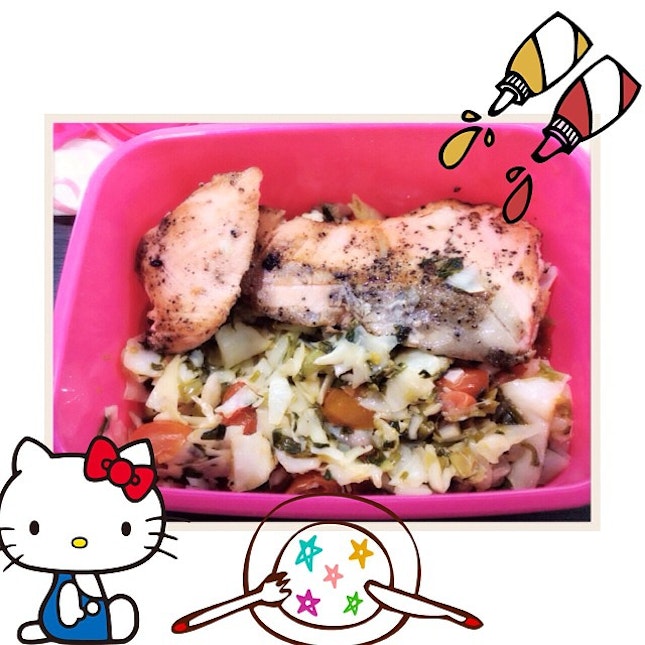 today is chopped cabbage + kangkong + Cherry tomatoes 
with salmon.