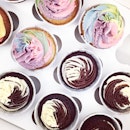 Rainbow cupcakes +
Cruella De Vil (chocolate with baileys and choc buttercream) cupcakes 
From @happyfrostingsg !!!