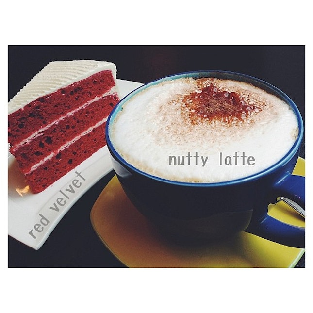 have a dessert before anything feels good 🍰☕ #nydc #teatime #dessert #redvelvet #cream #cake #latte #coffee #squaready