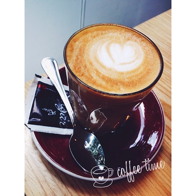 🌞 morning coffee on a happy sunday ☕️ #brunch #flatwhite #coffee #latterart
