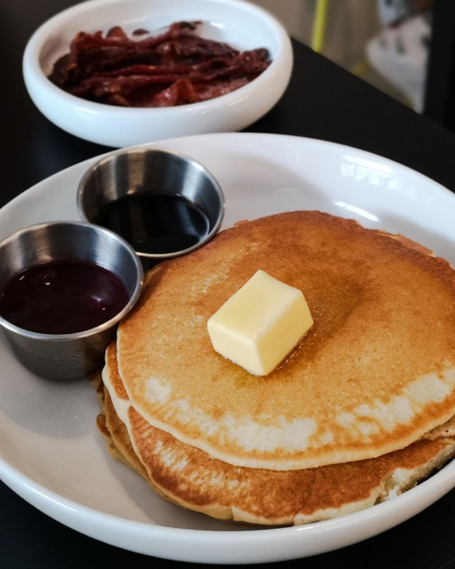 Good ol' Classic Pancakes with Butter and Maple Syrup, Grilled Bacon
