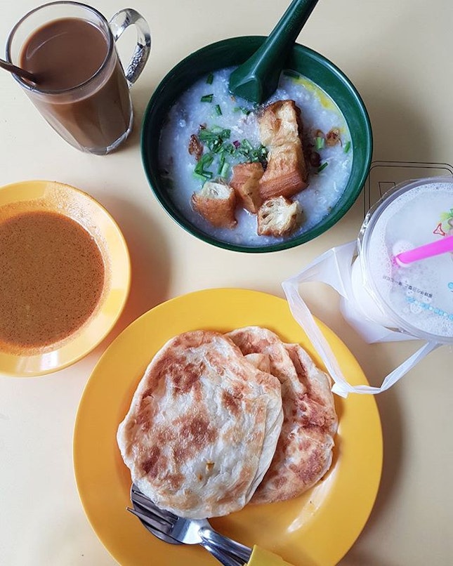 I enjoy eating breakfast at hawker centres cos I really like to soak in the morning buzz at these lively places.