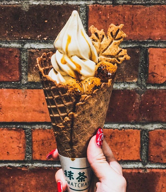 [NEW] Mystery Flavour : Mitarashi softserve 💁🏻‍♀️🍁🍦
—-
One of #autumninmatchaya flavours that have been rolled out this season 🍁🍁🍁🍁🍁🍁🍁🍁🍁
•
Reminiscent of sea-salt caramel ice-cream.
