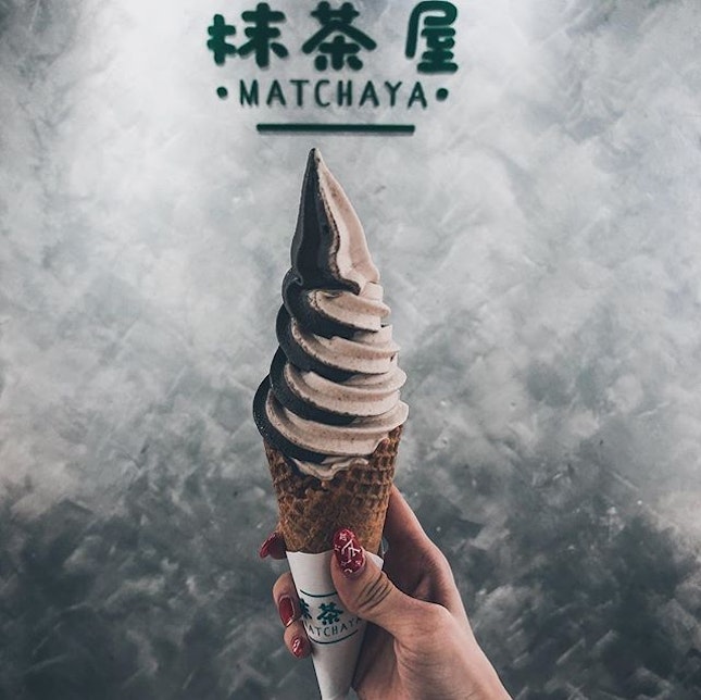Friday calls for ice-cream 🍦☎️
—-
| Kurogoma x Shirogoma 🖤🖤🖤🖤
•
** Exclusively available at The Cathay Outlet ⏰⏰⏰
—-
#burpple