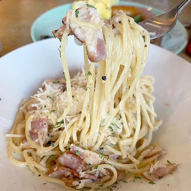 Carbo-loading with Carbonara 🍝 Everyone seems to think eating more before a race helps your performance but not everyone’s body is built the same.