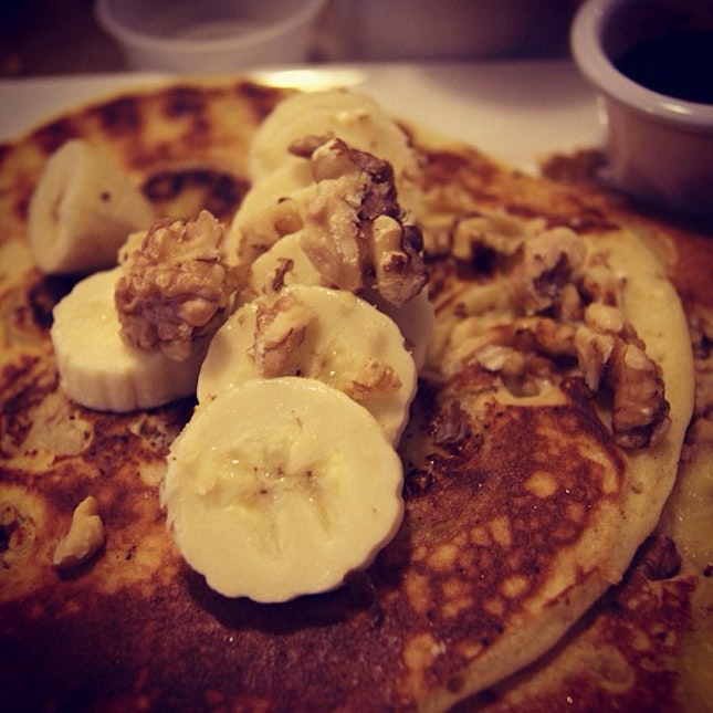 Banana and walnut pancakes
